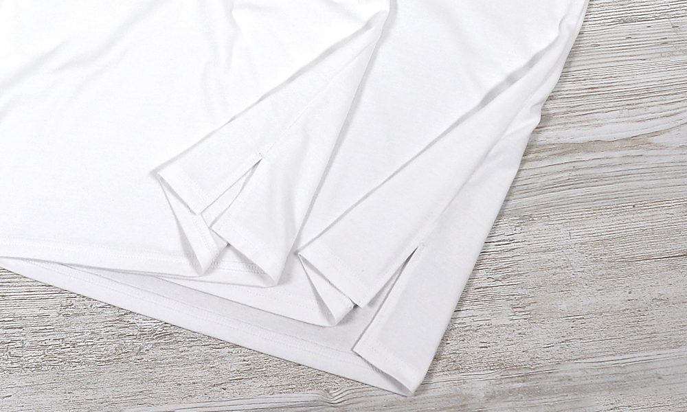 スリット入りデザインの着用イメージ